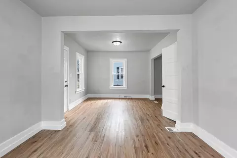 Living - 727 E Calumet St, Appleton, WI 54915 photo 2 of 5
