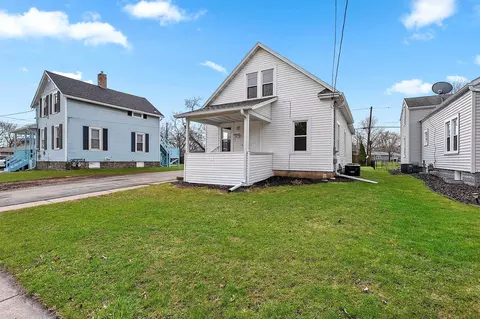 Exterior - 727 E Calumet St, Appleton, WI 54915 photo 6 of 9