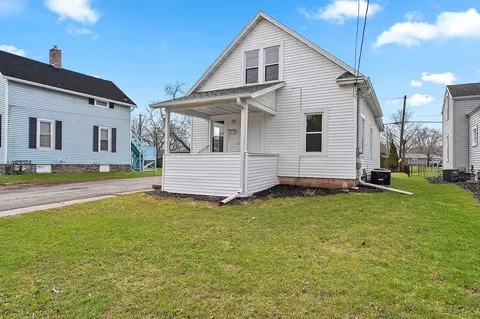 Exterior - 727 E Calumet St, Appleton, WI 54915 photo 7 of 9