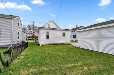 Exterior - 727 E Calumet St, Appleton, WI 54915 photo 1 of 9