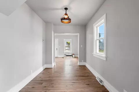 Entry Way - 727 E Calumet St, Appleton, WI 54915 photo 3 of 6