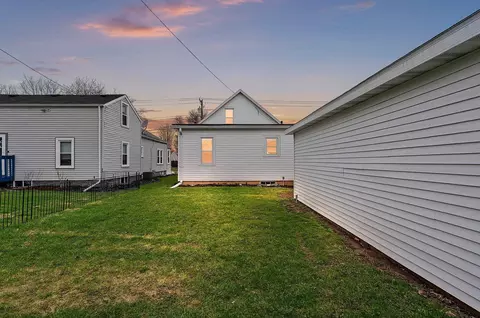 Exterior - 727 E Calumet St, Appleton, WI 54915 photo 2 of 9