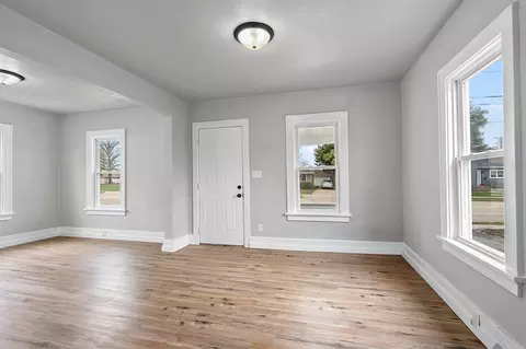 Living - 727 E Calumet St, Appleton, WI 54915 photo 5 of 5