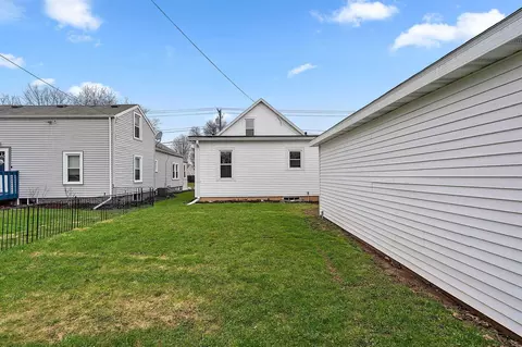 Exterior - 727 E Calumet St, Appleton, WI 54915 photo 3 of 9