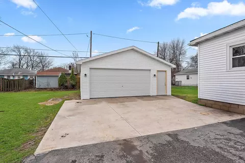 Exterior - 727 E Calumet St, Appleton, WI 54915 photo 4 of 9