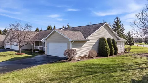 15 Stone Castle Dr, Fond Du Lac, WI 54935