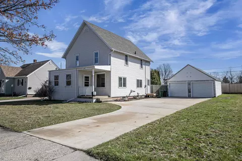 241 S James St, Kimberly, WI 54136