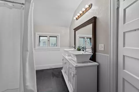 Bath - 1102 N Division St, Appleton, WI 54911 photo 3 of 4