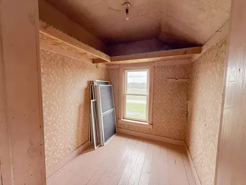 Bedroom - e6170 Hidde Road, Marion, WI 54950 photo 3 of 3