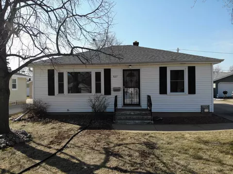 927 Sherry St, Neenah, WI 54956