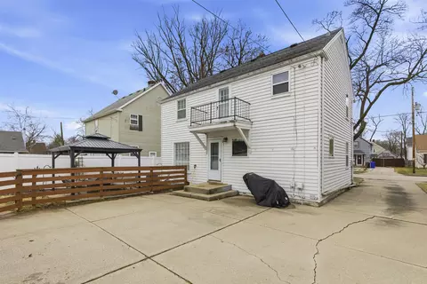Exterior - 1820 N Superior St, Appleton, WI 54911 photo 2 of 6