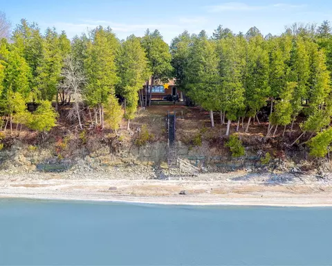 2441 White Star Rd, Brussels, WI 54204