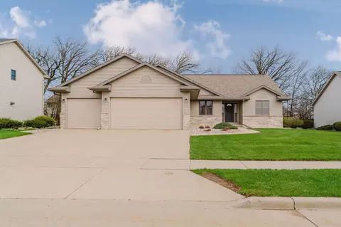 3120 Mockingbird Way, Oshkosh, WI 54904