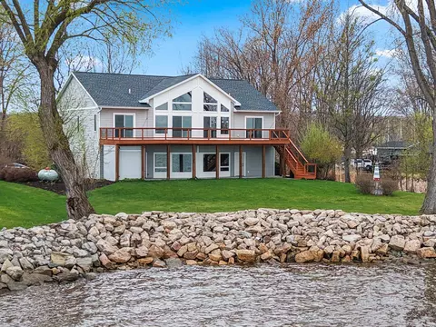 534 Resort Rd, Suamico, WI 54173