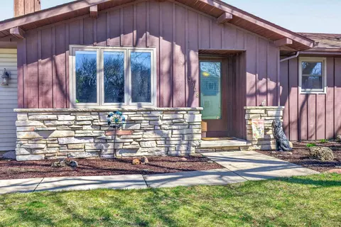 Exterior - 3008 E Bona Ave, Appleton, WI 54915 photo 2 of 9