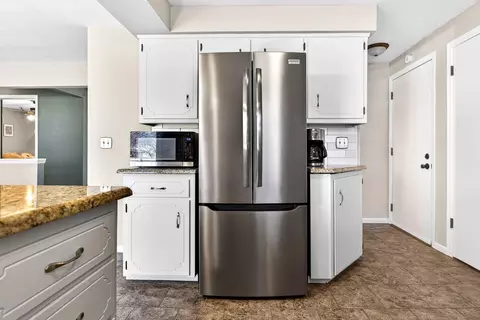 Kitchen - 3008 E Bona Ave, Appleton, WI 54915 photo 6 of 7