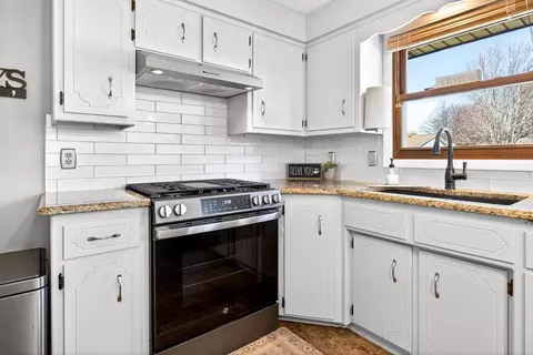 Kitchen - 3008 E Bona Ave, Appleton, WI 54915 photo 5 of 7