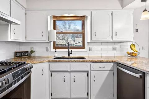 Kitchen - 3008 E Bona Ave, Appleton, WI 54915 photo 3 of 7