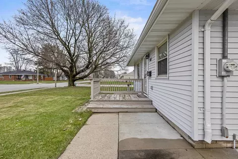 Exterior - 1611 E Glendale Ave, Appleton, WI 54911 photo 1 of 7