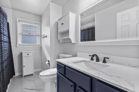 Bath - 1611 E Glendale Ave, Appleton, WI 54911 photo 1 of 2