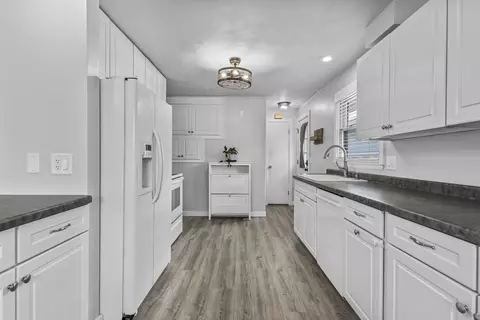 Kitchen - 1611 E Glendale Ave, Appleton, WI 54911 photo 2 of 3