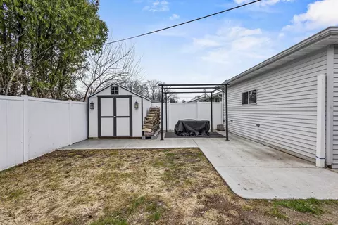 Exterior - 1611 E Glendale Ave, Appleton, WI 54911 photo 6 of 7
