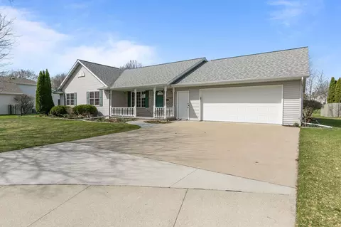 2412 Lupine Ct, Menasha, WI 54952