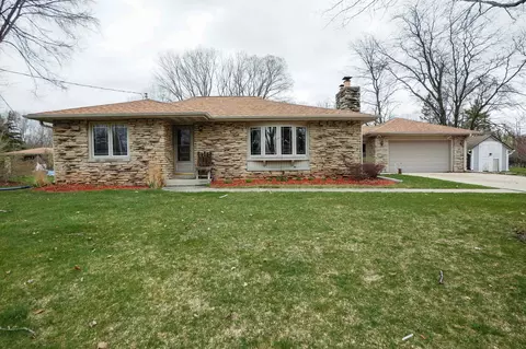 w156n9742 Pilgrim Rd, Germantown, WI 53022