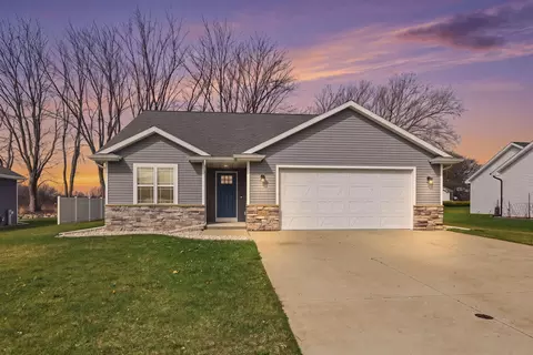 1146 Lori Dr, Neenah, WI 54956