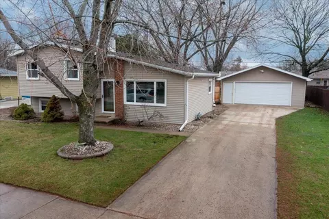 1058 Tullar Rd, Neenah, WI 54956