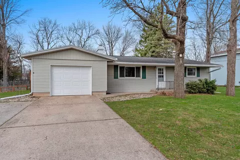 3040 Sheldon Dr, Oshkosh, WI 54904