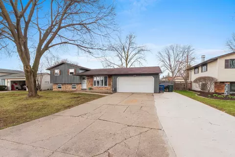 1156 Sharie Ln, Green Bay, WI 54304