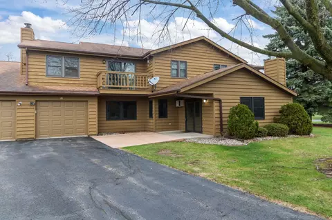 975 Manor Dr #78, Neenah, WI 54956