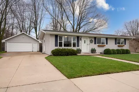1045 Melissa St, Menasha, WI 54952