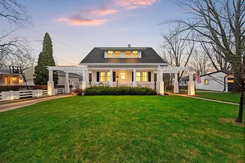 114 W Mission Rd, Green Bay, WI 54301