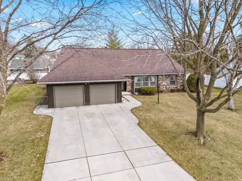 607 Ridgeview Ct, Green Bay, WI 54301