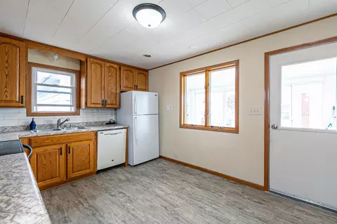 Kitchen - 401 Gardners Row, Appleton, WI 54915 photo 1 of 3