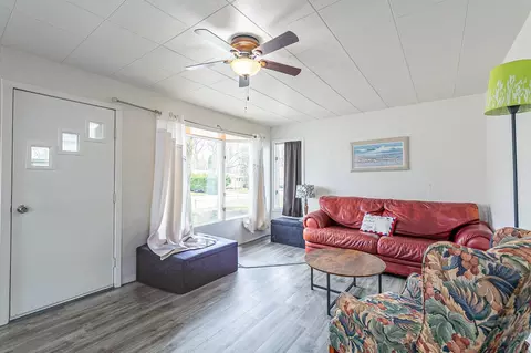 Living - 401 Gardners Row, Appleton, WI 54915 photo 1 of 2
