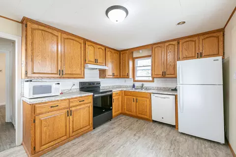 Kitchen - 401 Gardners Row, Appleton, WI 54915 photo 2 of 3