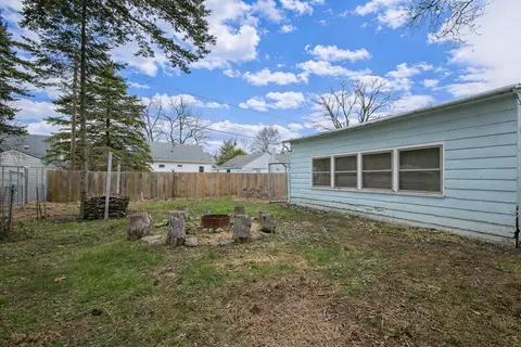 Exterior - 401 Gardners Row, Appleton, WI 54915 photo 8 of 9