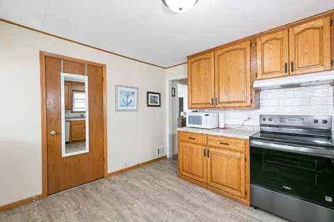 Kitchen - 401 Gardners Row, Appleton, WI 54915 photo 3 of 3