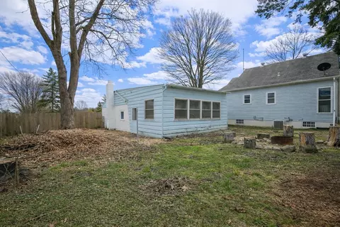 Exterior - 401 Gardners Row, Appleton, WI 54915 photo 7 of 9