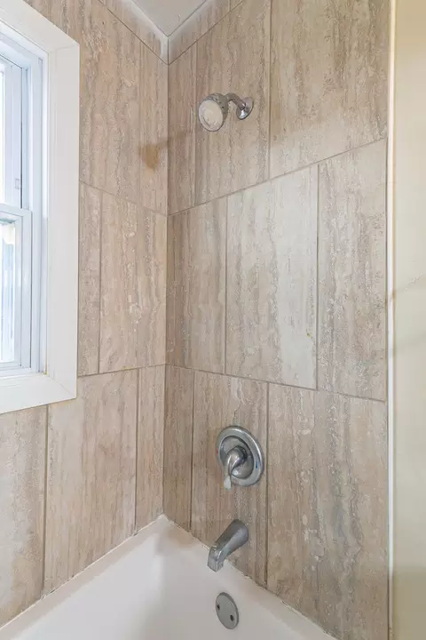 Bath - 401 Gardners Row, Appleton, WI 54915 photo 2 of 2
