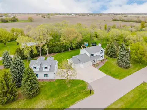 1966 Sky Ranch Ave, Oshkosh, WI 54904