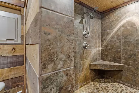 Bath - 1130 W Grant St, Appleton, WI 54914 photo 3 of 4