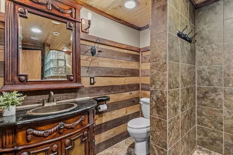 Bath - 1130 W Grant St, Appleton, WI 54914 photo 2 of 4