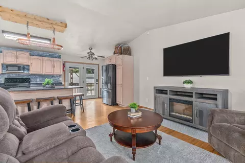 Living - 1130 W Grant St, Appleton, WI 54914 photo 2 of 4