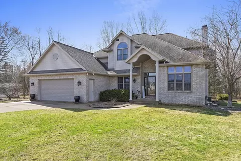 3757 Woodland Rd, Green Bay, WI 54313