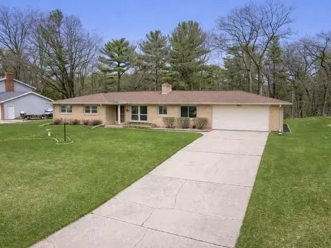 716 Mt Mary Dr, Green Bay, WI 54311