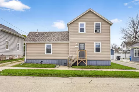 327 W 7th Ave, Oshkosh, WI 54902